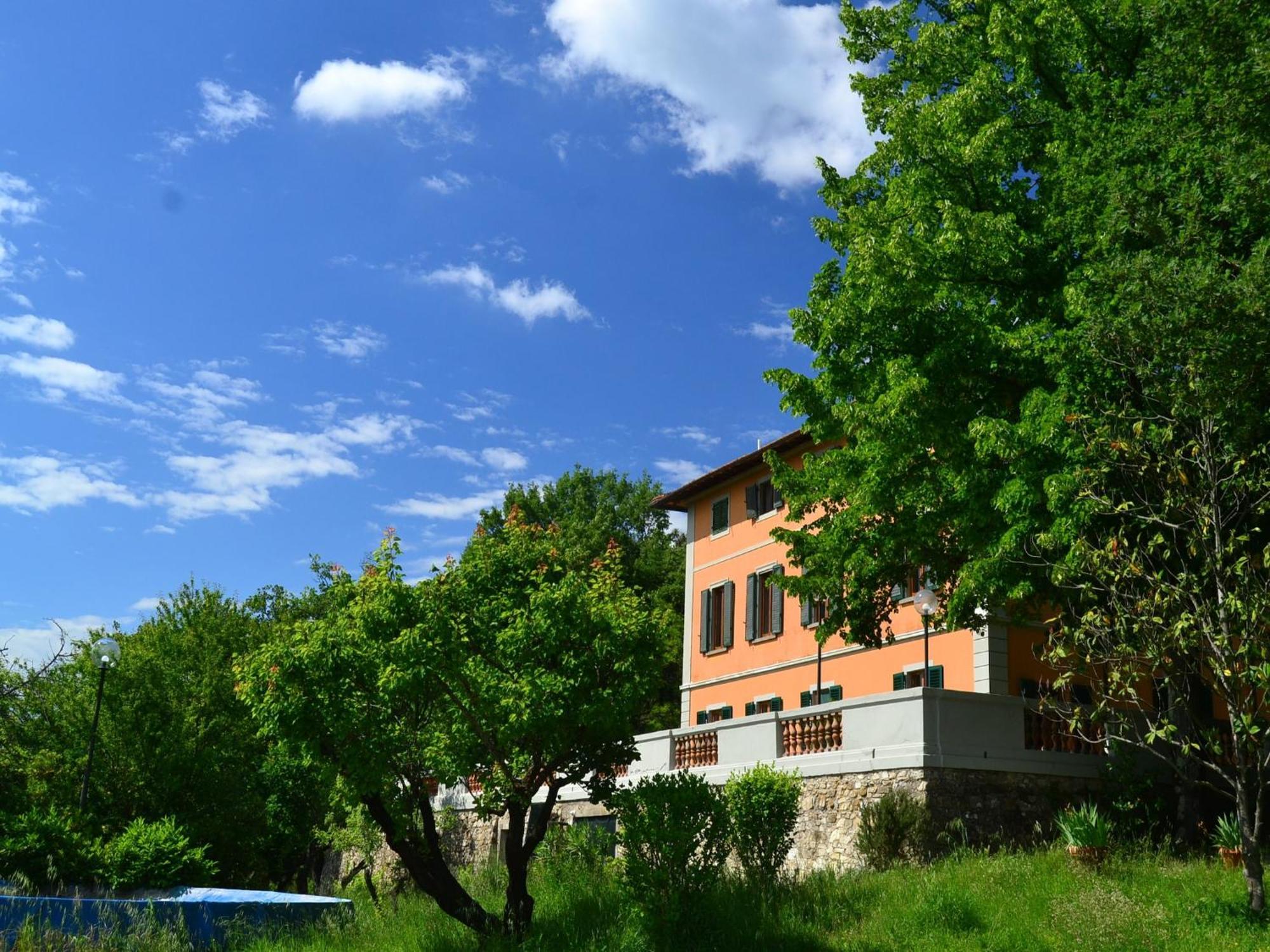 Lovely Holiday Home In Montefiridolfi With Hill View Extérieur photo